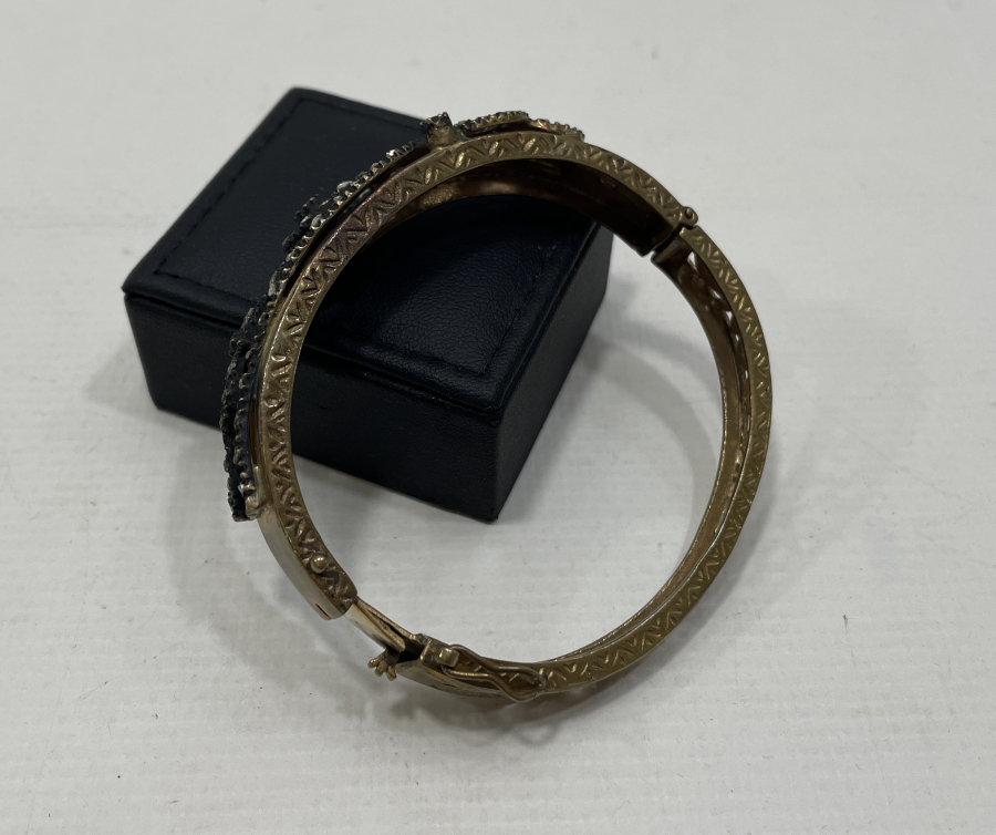 ÜZERİ ELMAS TAŞLI BİLEZİK