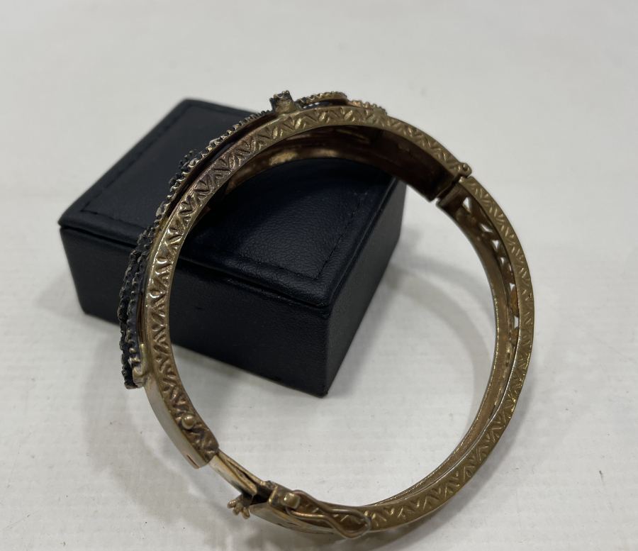 ÜZERİ ELMAS TAŞLI BİLEZİK