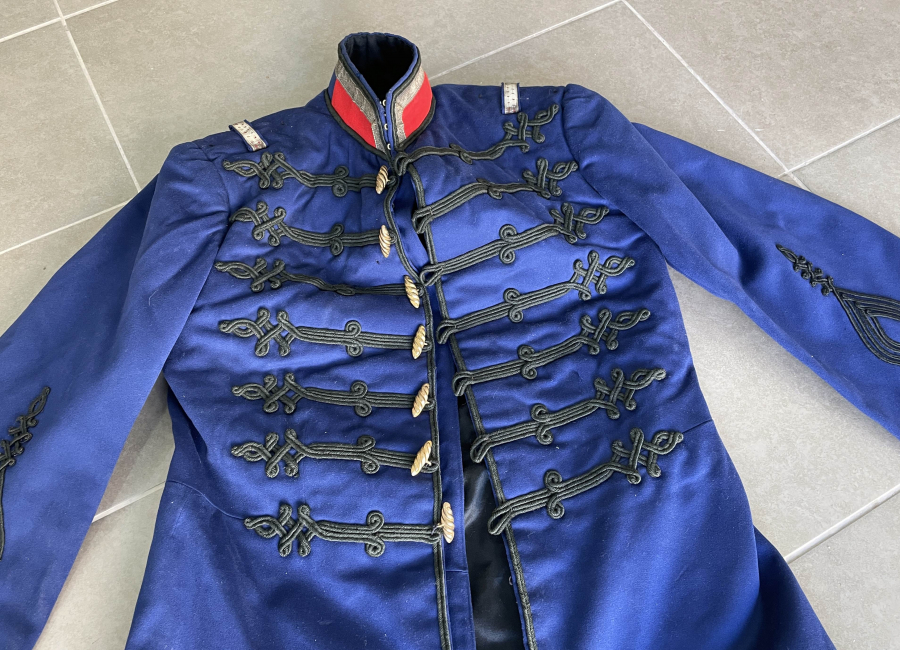 ABDÜLHAMİD HAN DÖNEMİ TOMBAK DÜĞMELİ VE İBRİŞİM İŞLEMELİ ÇOK NADİR SUBAY KIYAFETİ