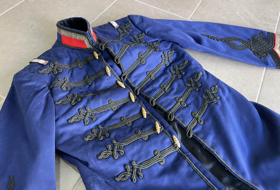 ABDÜLHAMİD HAN DÖNEMİ TOMBAK DÜĞMELİ VE İBRİŞİM İŞLEMELİ ÇOK NADİR SUBAY KIYAFETİ