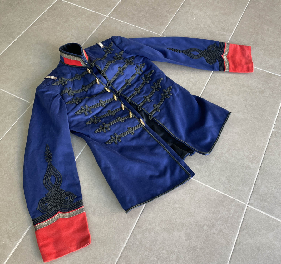 ABDÜLHAMİD HAN DÖNEMİ TOMBAK DÜĞMELİ VE İBRİŞİM İŞLEMELİ ÇOK NADİR SUBAY KIYAFETİ