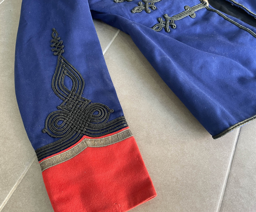 ABDÜLHAMİD HAN DÖNEMİ TOMBAK DÜĞMELİ VE İBRİŞİM İŞLEMELİ ÇOK NADİR SUBAY KIYAFETİ