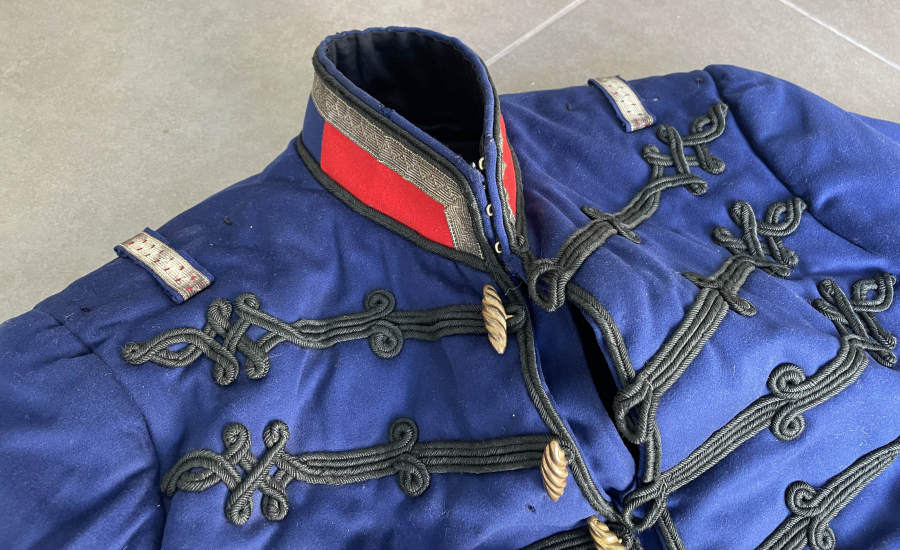 ABDÜLHAMİD HAN DÖNEMİ TOMBAK DÜĞMELİ VE İBRİŞİM İŞLEMELİ ÇOK NADİR SUBAY KIYAFETİ