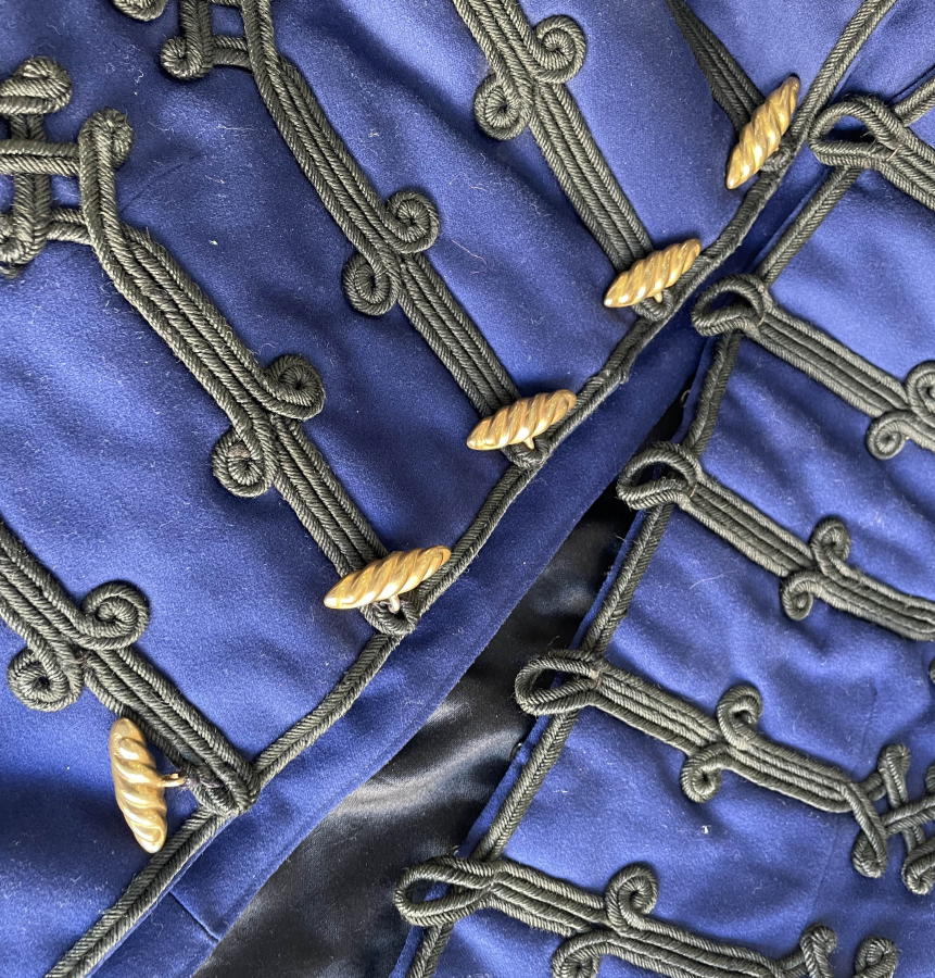 ABDÜLHAMİD HAN DÖNEMİ TOMBAK DÜĞMELİ VE İBRİŞİM İŞLEMELİ ÇOK NADİR SUBAY KIYAFETİ