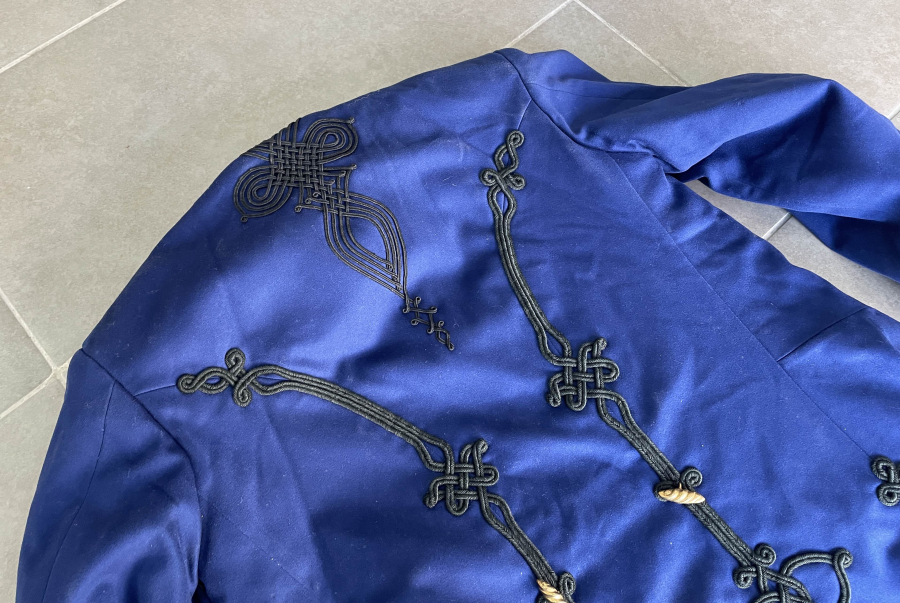 ABDÜLHAMİD HAN DÖNEMİ TOMBAK DÜĞMELİ VE İBRİŞİM İŞLEMELİ ÇOK NADİR SUBAY KIYAFETİ