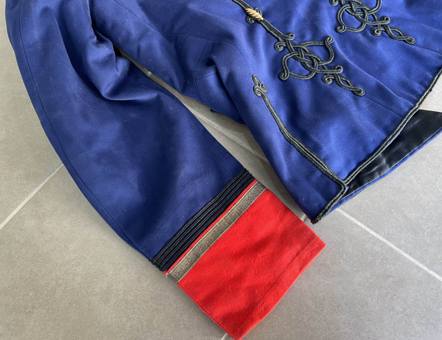 ABDÜLHAMİD HAN DÖNEMİ TOMBAK DÜĞMELİ VE İBRİŞİM İŞLEMELİ ÇOK NADİR SUBAY KIYAFETİ