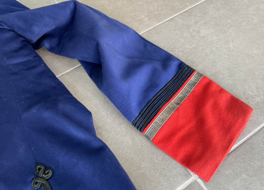 ABDÜLHAMİD HAN DÖNEMİ TOMBAK DÜĞMELİ VE İBRİŞİM İŞLEMELİ ÇOK NADİR SUBAY KIYAFETİ