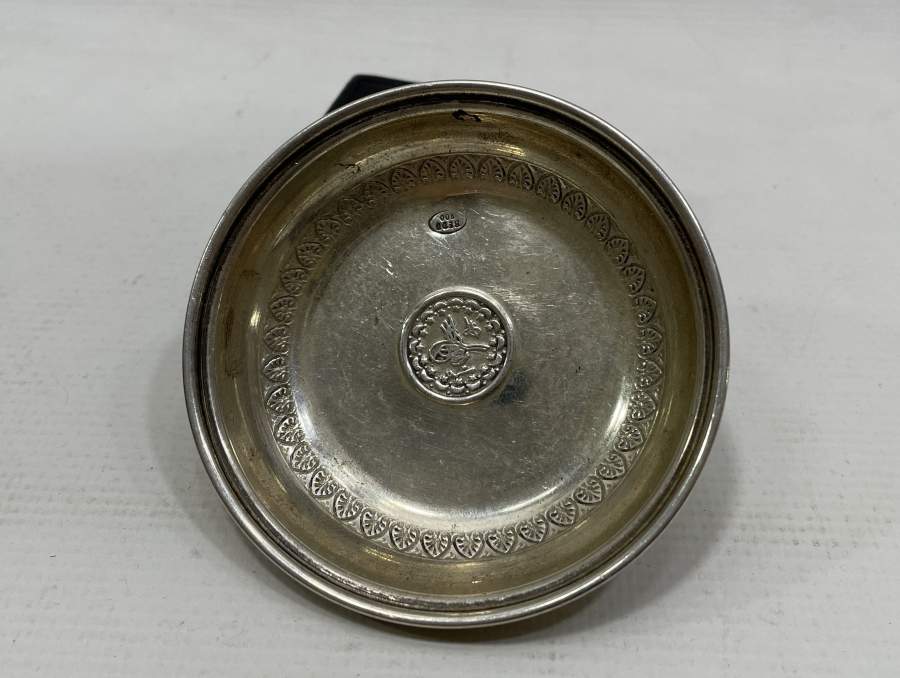 ORTASI TUĞRALI GÜMÜŞ KINA TASI