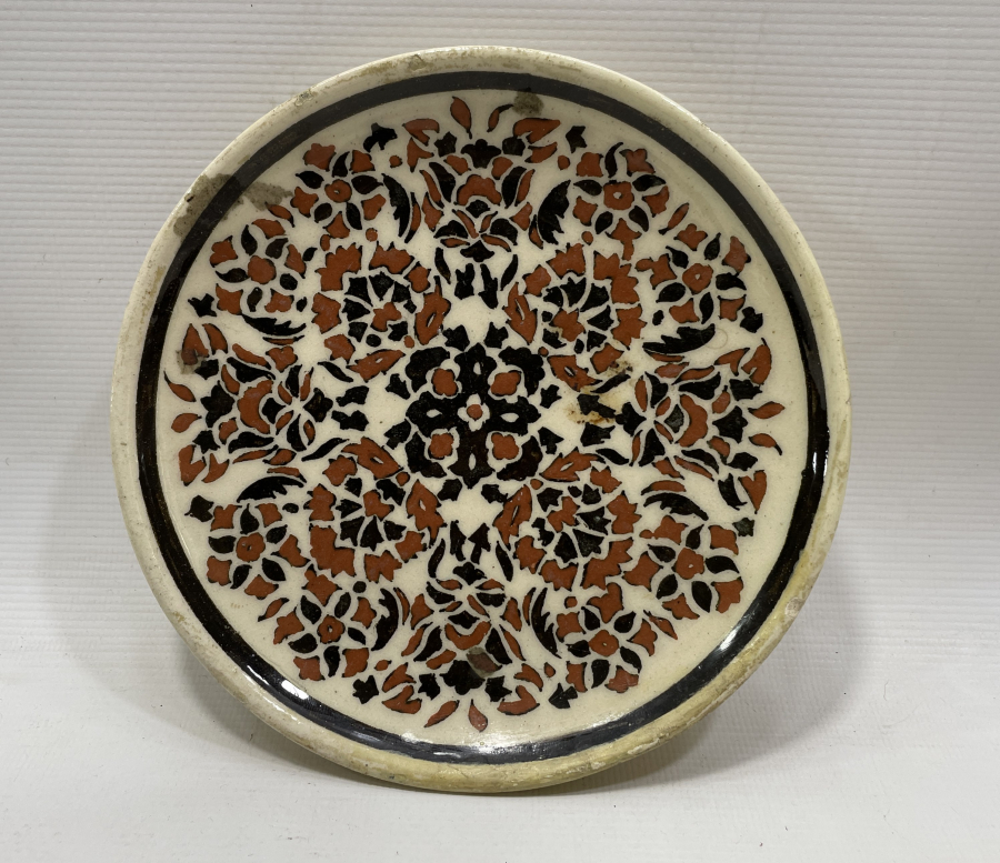 ÜZERİ HAÇ MOTİFLİ AZİM USTA İŞİ KÜTAHYA DUVAR TABAĞI