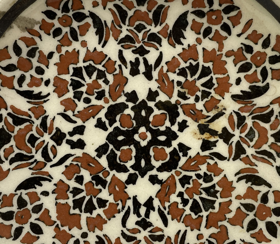 ÜZERİ HAÇ MOTİFLİ AZİM USTA İŞİ KÜTAHYA DUVAR TABAĞI