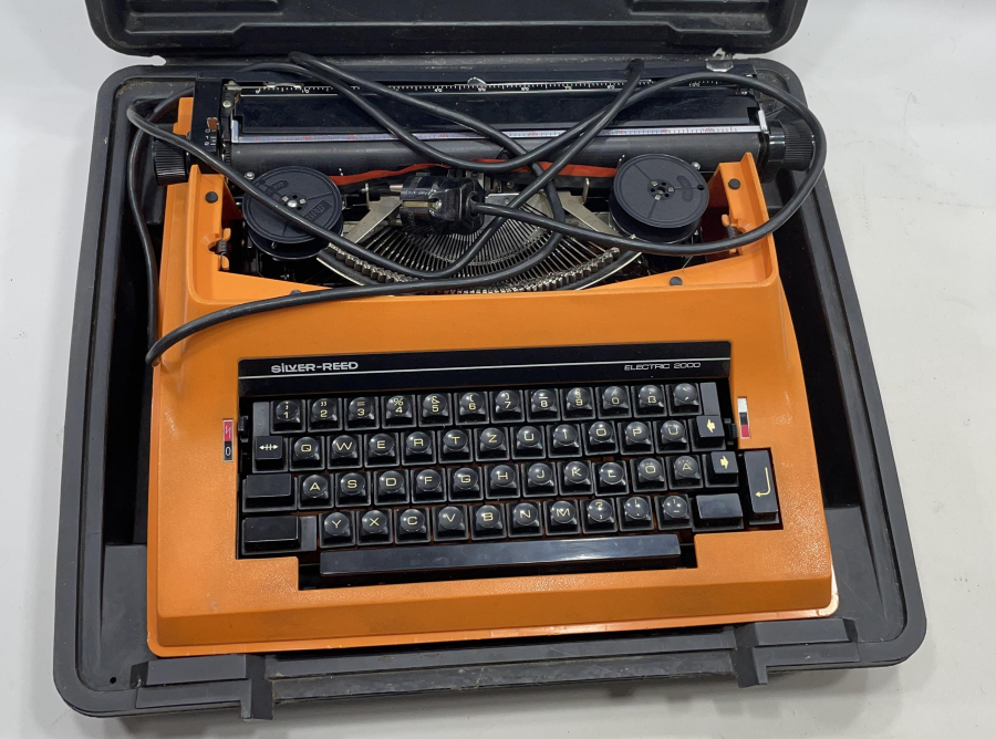 ÇİL KONDİSYONDA  BÜYÜK BOY ANTİKA ELEKTRİKLİ DAKTİLO