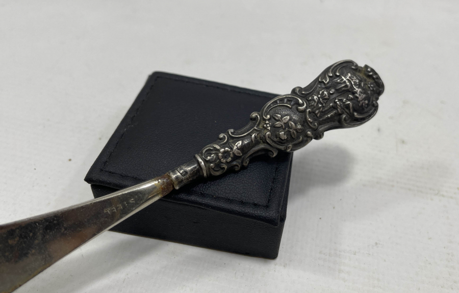 GÜMÜŞ SAPLI ANTİKA AYAKKABI ÇEKECEĞİ