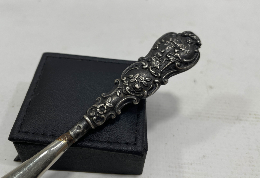 GÜMÜŞ SAPLI ANTİKA AYAKKABI ÇEKECEĞİ