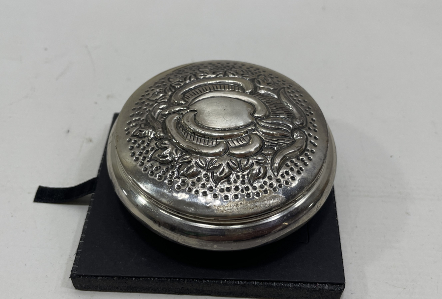 İÇİ ALTIN VERMEYLİ KAPAKLI GÜMÜŞ KUTU