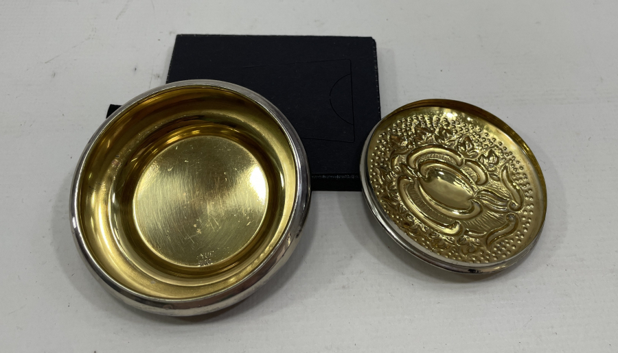 İÇİ ALTIN VERMEYLİ KAPAKLI GÜMÜŞ KUTU
