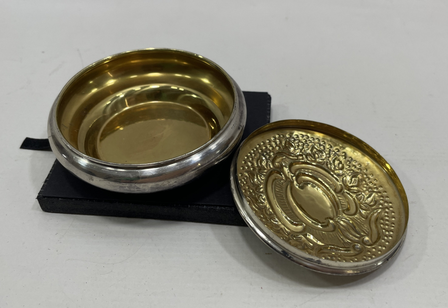 İÇİ ALTIN VERMEYLİ KAPAKLI GÜMÜŞ KUTU