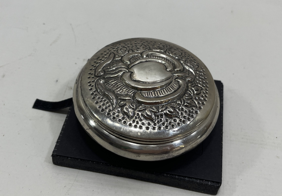 İÇİ ALTIN VERMEYLİ KAPAKLI GÜMÜŞ KUTU