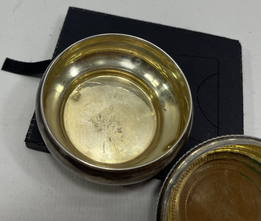 İÇİ ALTIN VERMEYLİ KAPAKLI GÜMÜŞ KUTU