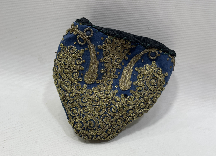 OSMANLI DÖNEMİ ÇUHA ÜZERİ SIRMA İŞÇİLİKLİ KESE