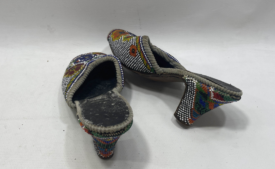 OSMANLI DÖNEMİ ÜZERİ OSMANLICA YAZILI VE OPAL BONCUKLU GELİN TERLİĞİ