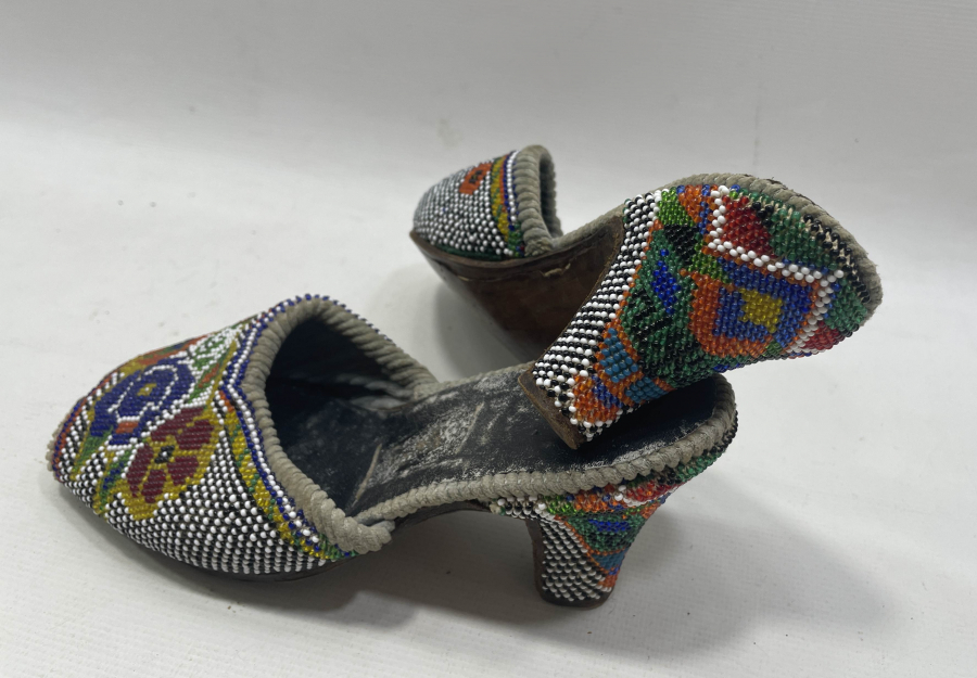 OSMANLI DÖNEMİ ÜZERİ OSMANLICA YAZILI VE OPAL BONCUKLU GELİN TERLİĞİ