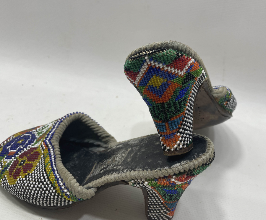 OSMANLI DÖNEMİ ÜZERİ OSMANLICA YAZILI VE OPAL BONCUKLU GELİN TERLİĞİ