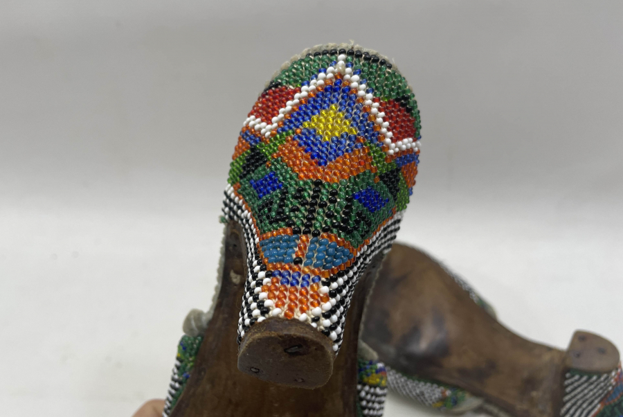 OSMANLI DÖNEMİ ÜZERİ OSMANLICA YAZILI VE OPAL BONCUKLU GELİN TERLİĞİ