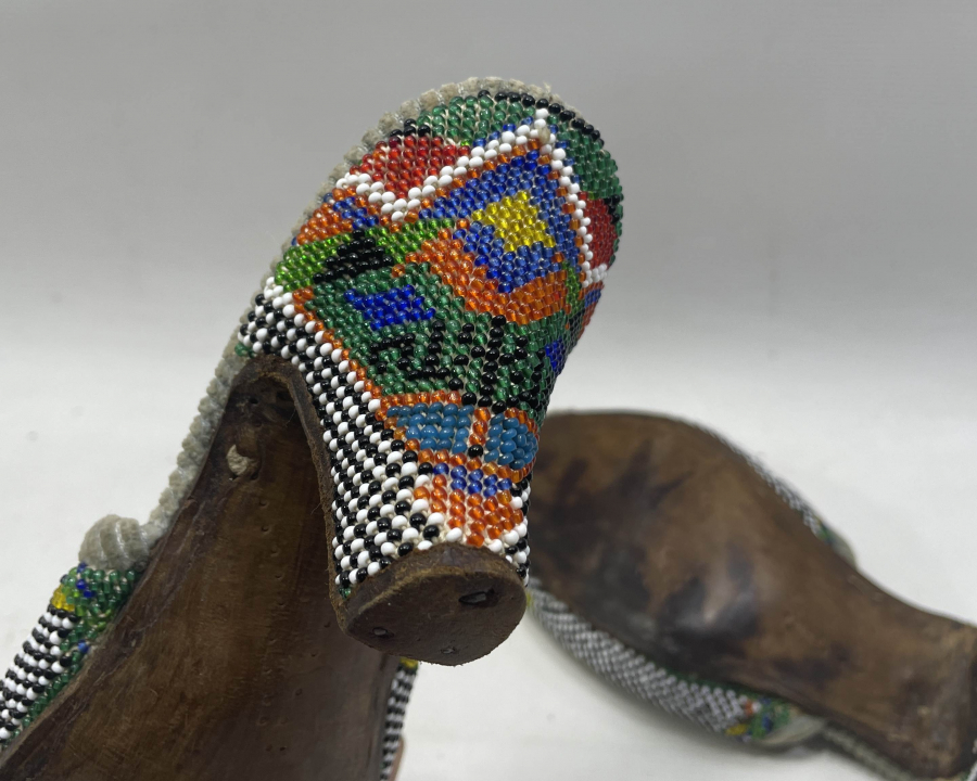 OSMANLI DÖNEMİ ÜZERİ OSMANLICA YAZILI VE OPAL BONCUKLU GELİN TERLİĞİ