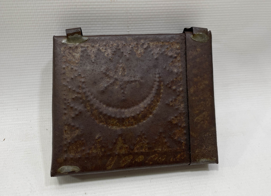 ÜZERİ AY YILDIZLI PRİMİTİF FORMDA NADİR ASKER HAMAYILI