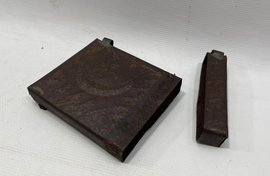 ÜZERİ AY YILDIZLI PRİMİTİF FORMDA NADİR ASKER HAMAYILI