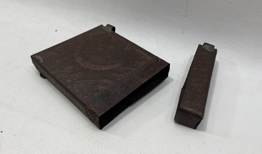 ÜZERİ AY YILDIZLI PRİMİTİF FORMDA NADİR ASKER HAMAYILI