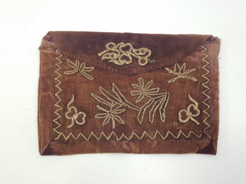 OSMANLI DÖNEMİ SIRMA İŞLEMELİ KADİFE KURAN ÇANTASI 