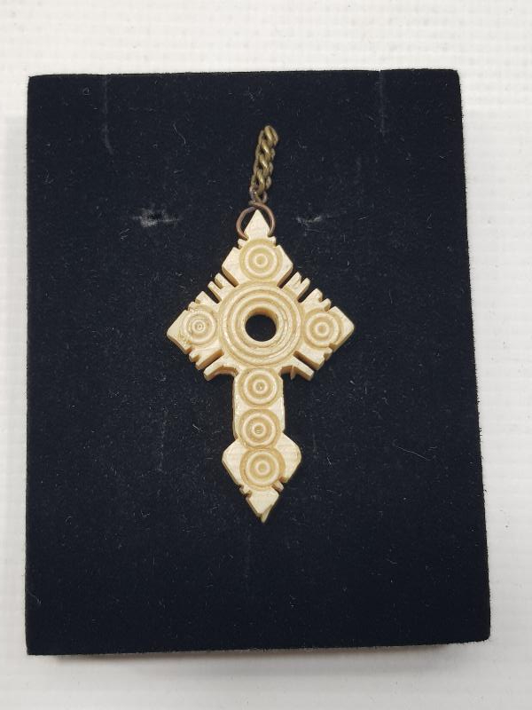 FİL DİŞİ HAÇ KOLYE UCU