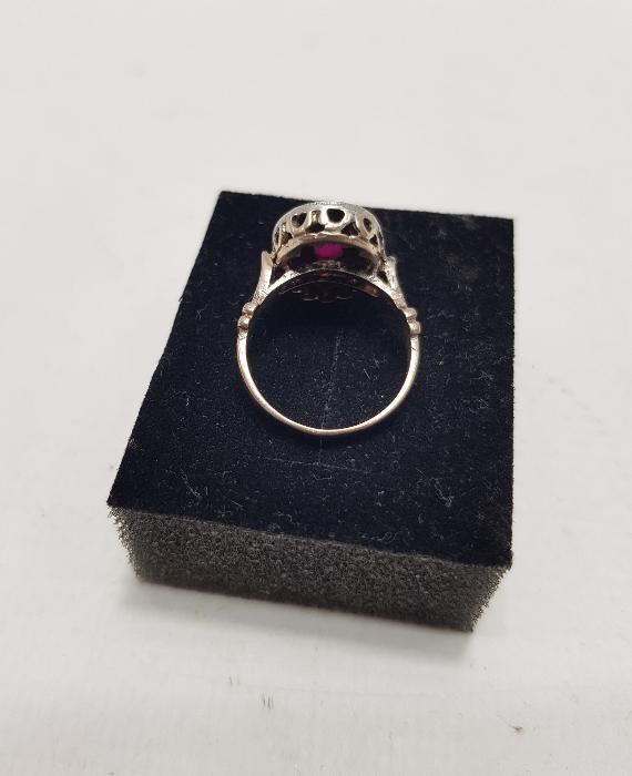 ORTASI BÜYÜK YAKUT TAŞLI ELMAS YÜZÜK