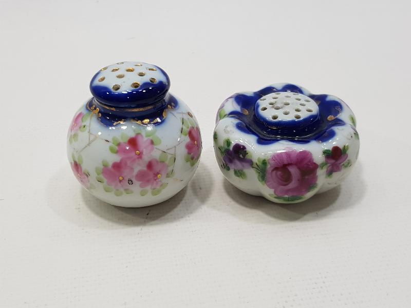 OSMANLI DÖNEMİ BİR ÇİFT PORSELEN BAHARATLIK