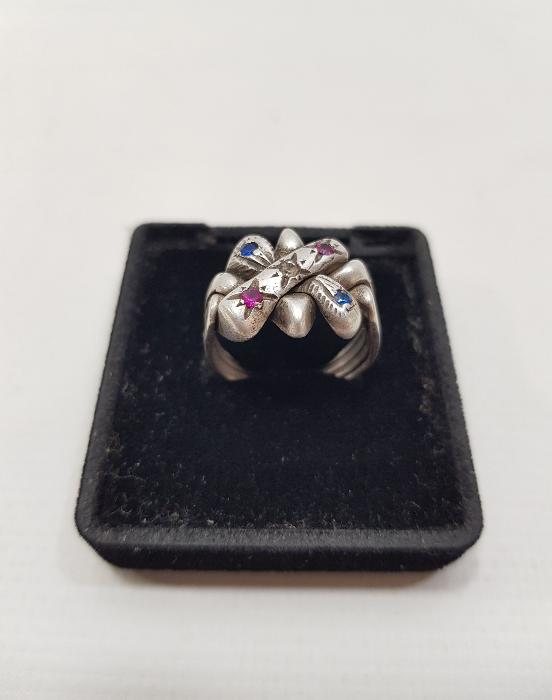 DEĞERLİ TAŞLARLA SÜSLÜ GÜMÜŞ YÜZÜK