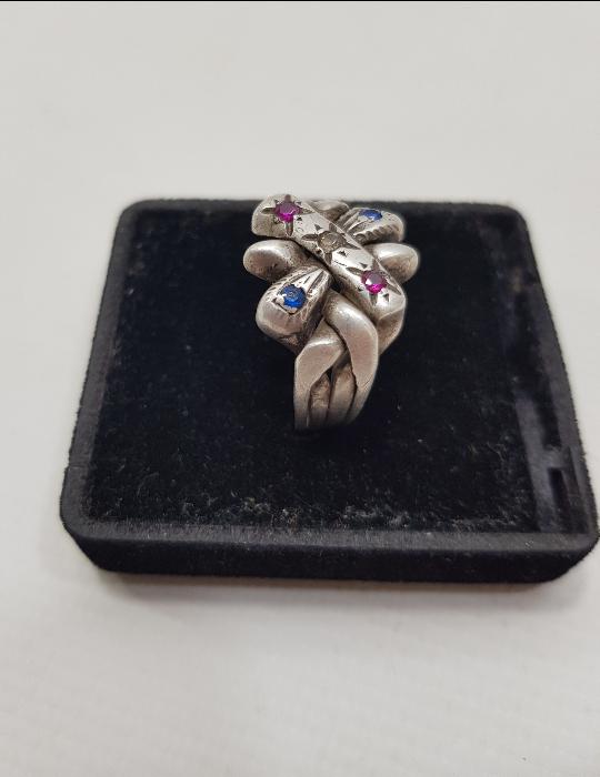 DEĞERLİ TAŞLARLA SÜSLÜ GÜMÜŞ YÜZÜK