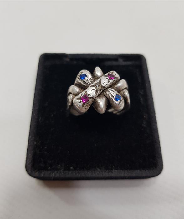 DEĞERLİ TAŞLARLA SÜSLÜ GÜMÜŞ YÜZÜK