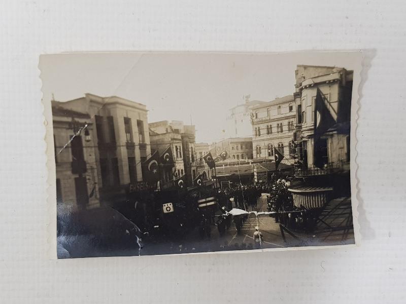 ATATÜRK'ÜN CENAZE MERASİMİ KONULU İKİ ADET FOTOĞRAF