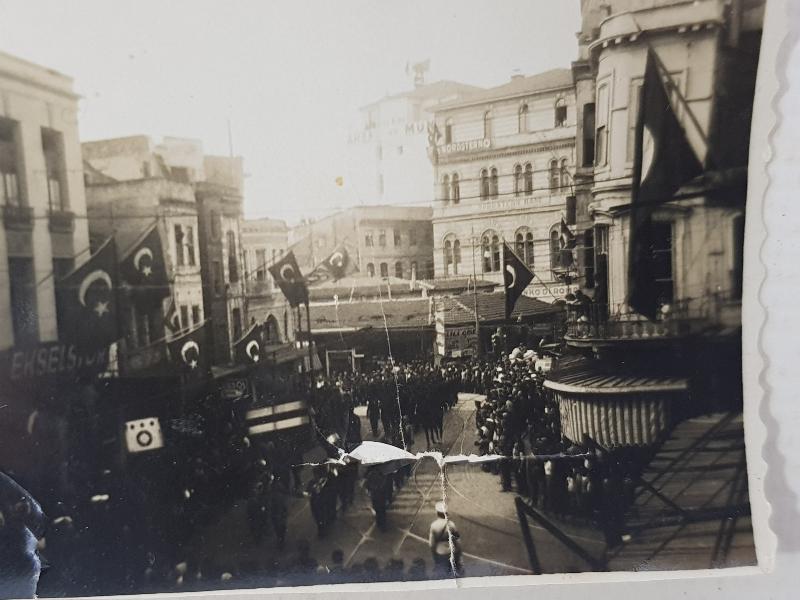 ATATÜRK'ÜN CENAZE MERASİMİ KONULU İKİ ADET FOTOĞRAF