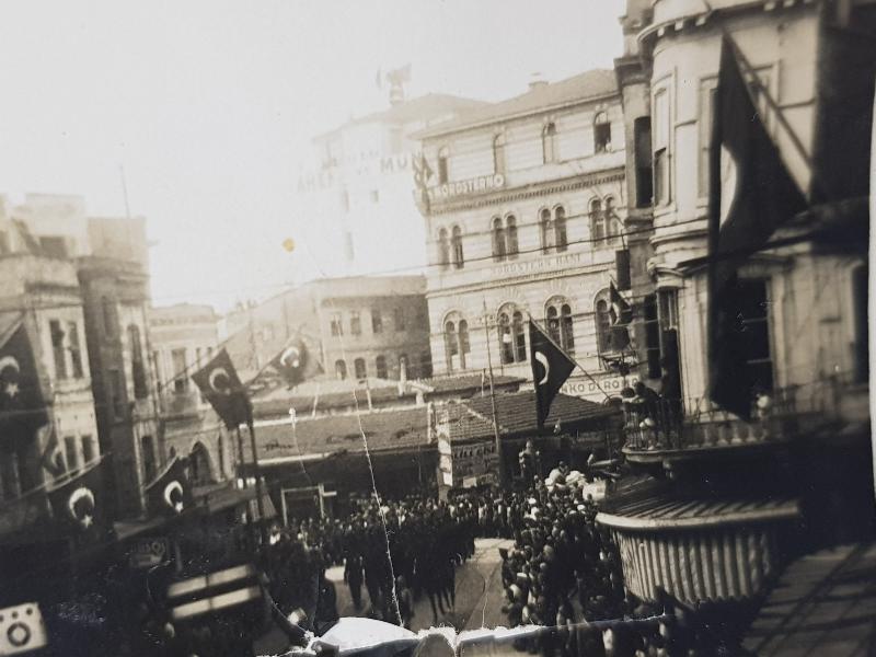 ATATÜRK'ÜN CENAZE MERASİMİ KONULU İKİ ADET FOTOĞRAF