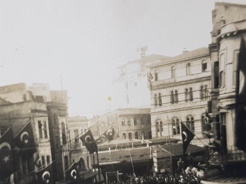 ATATÜRK'ÜN CENAZE MERASİMİ KONULU İKİ ADET FOTOĞRAF