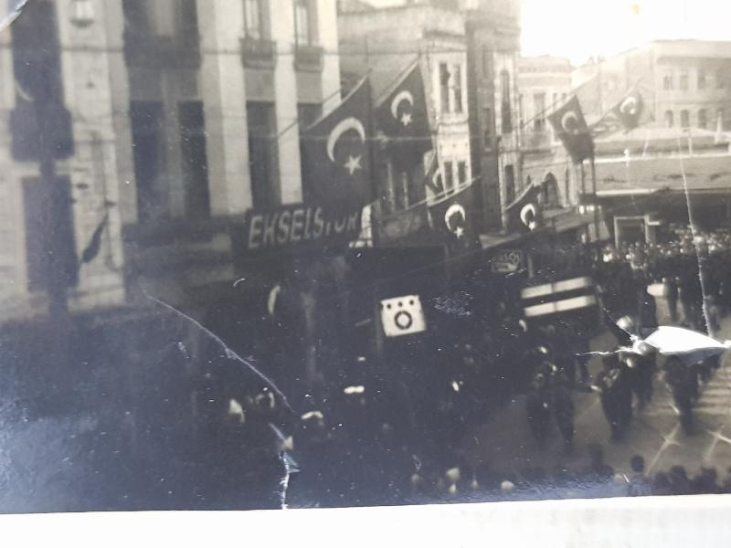 ATATÜRK'ÜN CENAZE MERASİMİ KONULU İKİ ADET FOTOĞRAF