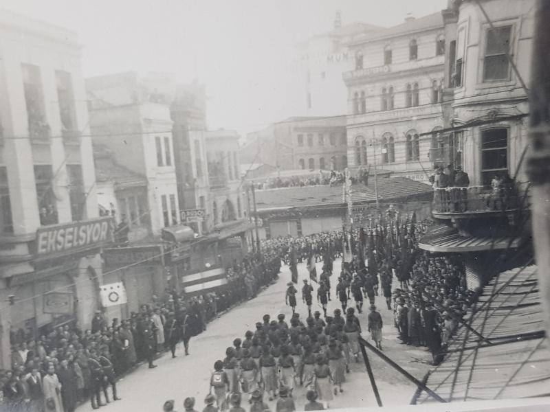 ATATÜRK'ÜN CENAZE MERASİMİ KONULU İKİ ADET FOTOĞRAF