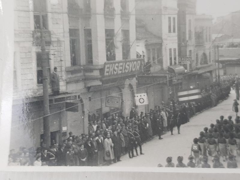 ATATÜRK'ÜN CENAZE MERASİMİ KONULU İKİ ADET FOTOĞRAF