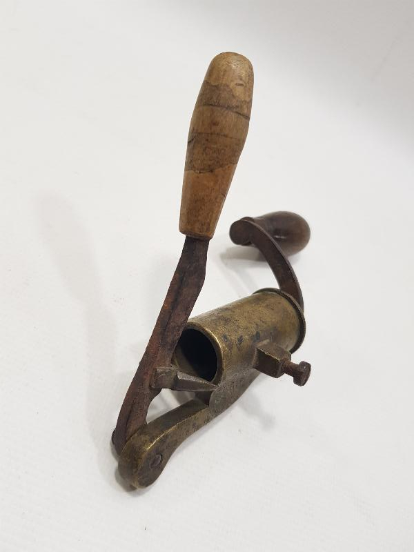 ANTİKA FİŞEK SIKIŞTIRMA ALETİ