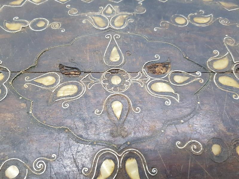 OSMANLI DÖNEMİ AFYON İŞİ GÜMÜŞ VE SEDEF KAKMA AHŞAP GELİN TEPSİSİ