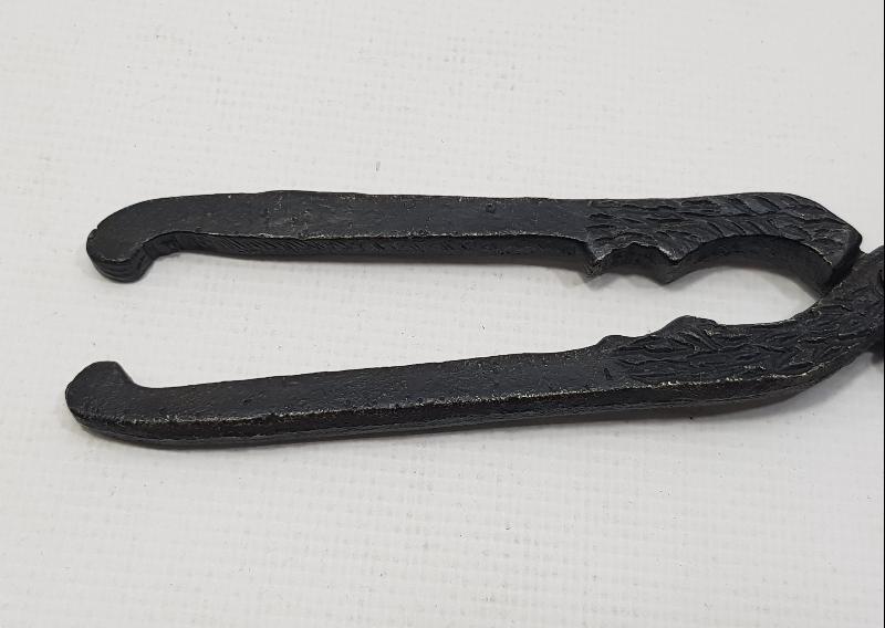 OSMANLI DÖNEMİ HOROZ FORMLU FINDIK KIRMA ALETİ