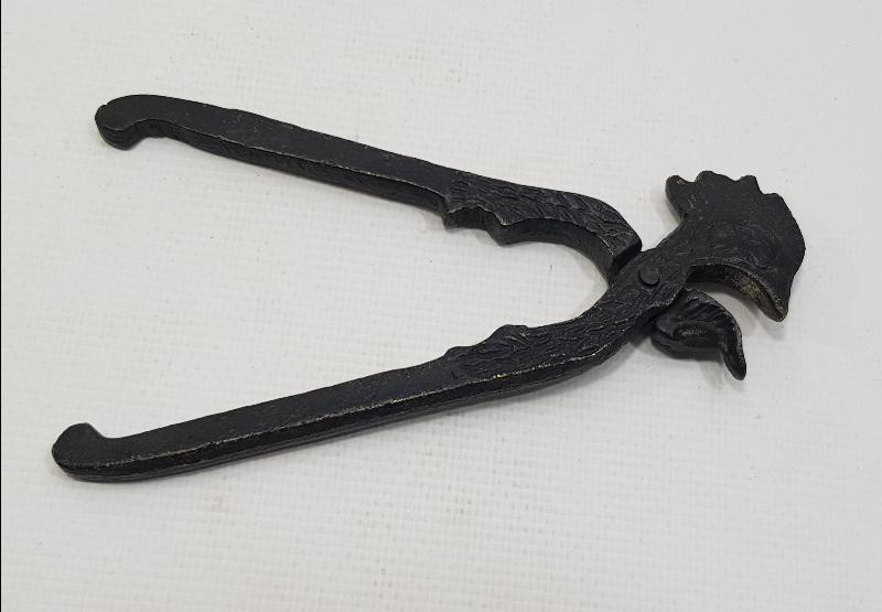 OSMANLI DÖNEMİ HOROZ FORMLU FINDIK KIRMA ALETİ