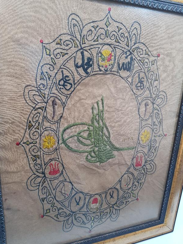 TEKKE İŞİ DERVİŞ SİKKELİ, OSMANLI DEVLET ARMALI VE TUĞRALI DUVAR PANOSU